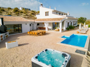 Casa Lua Galera, Galera